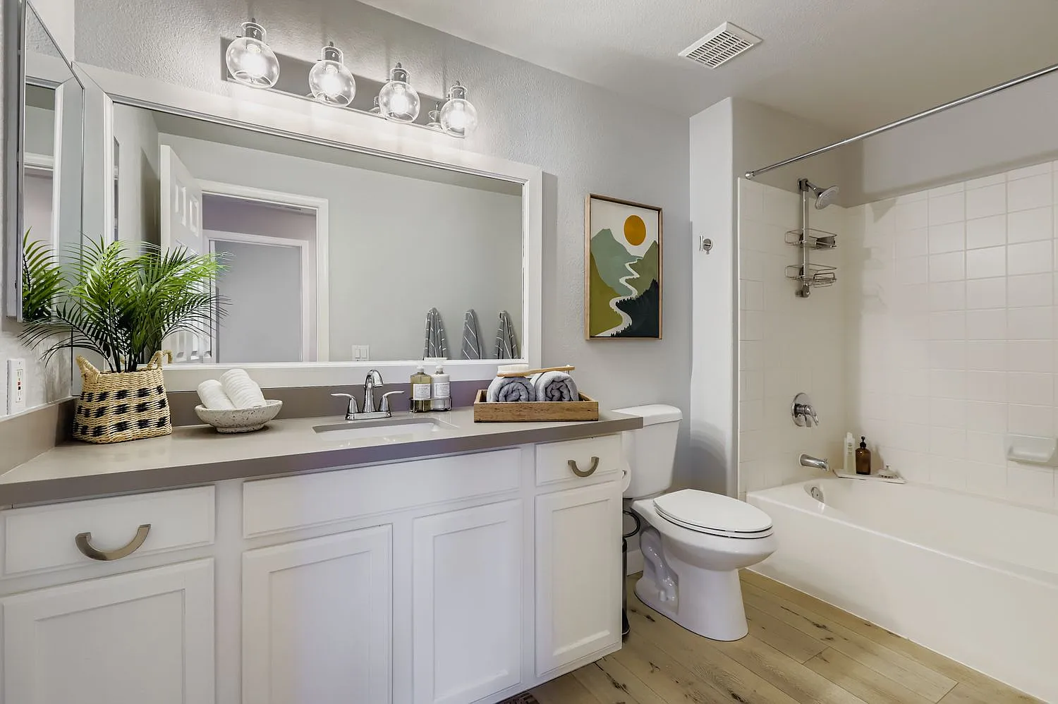 1 bed, 798 sqft, $2,200 — Photo 4