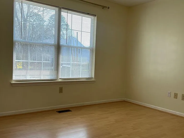 110 Bugle Ct — Photo 12