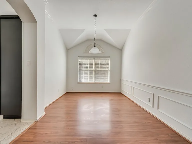 10911 Robincreek Ln — Photo 5