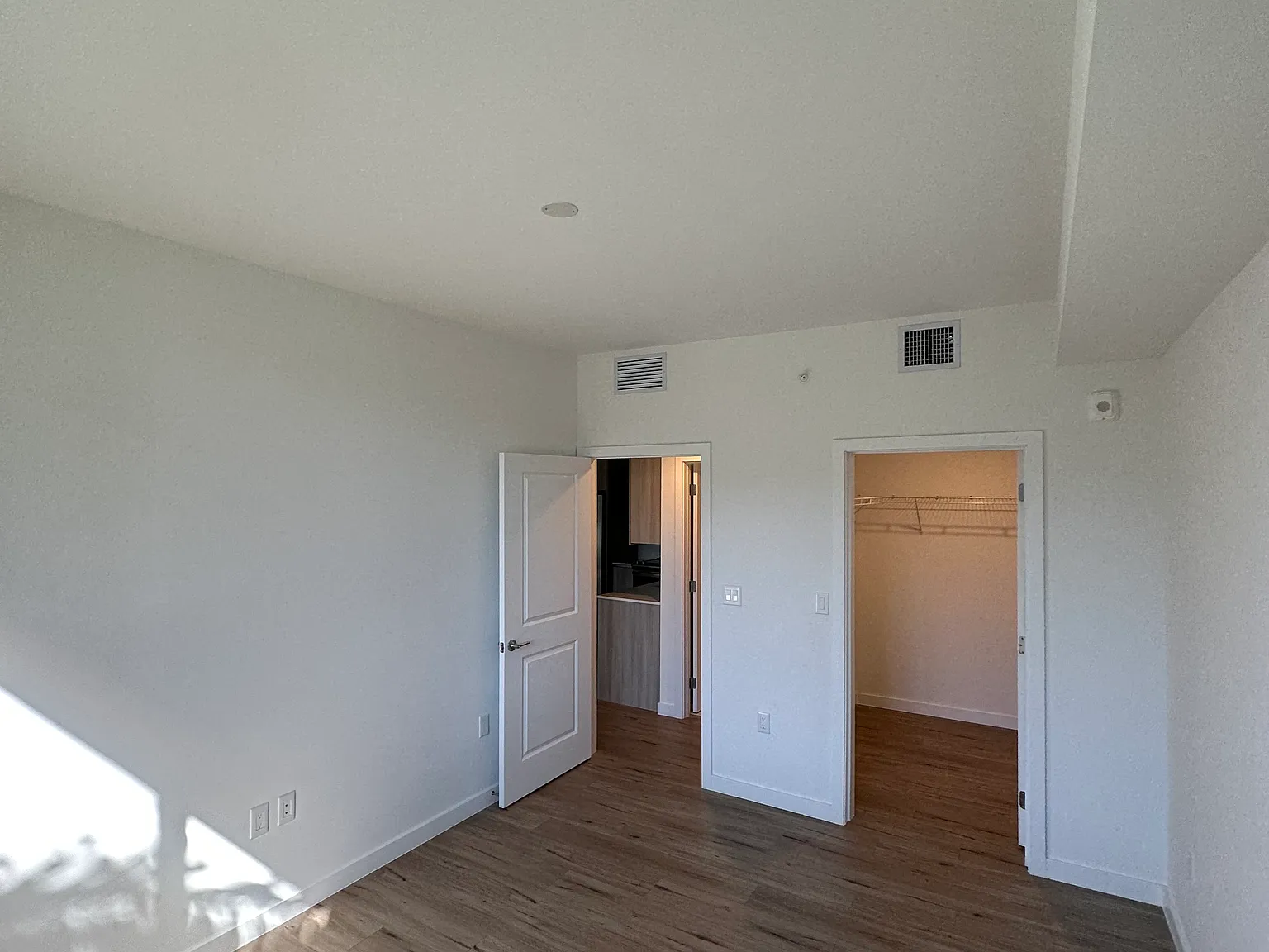 1 bed, 700 sqft, $2,099 — Photo 4