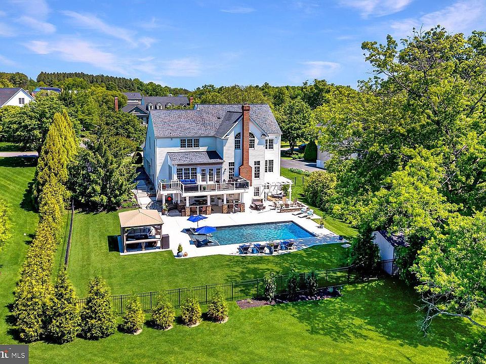1st image of 43079 Lago Gallerie Ct