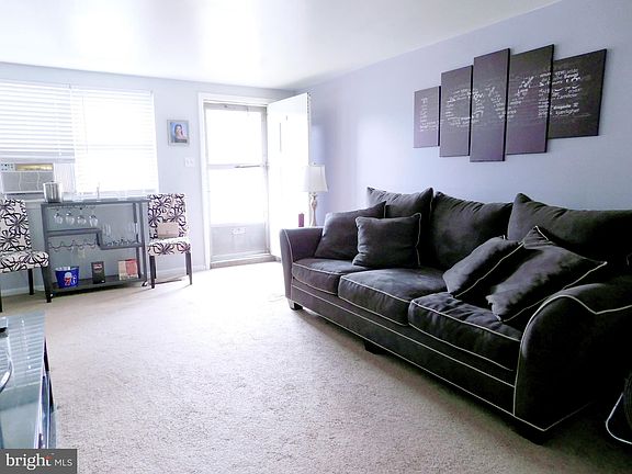 4th image of 10804 Gifford St