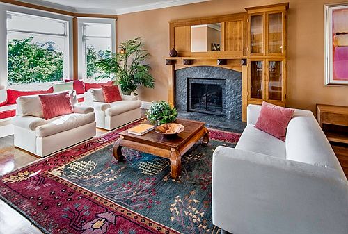 Living with window seat