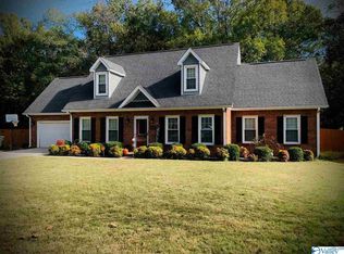 2704 King Arthur Ct SW, Decatur, AL 35603