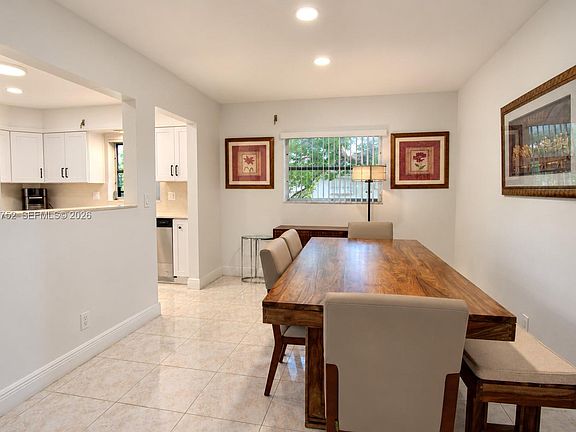 4th image of 412 S Luna Ct APT 9