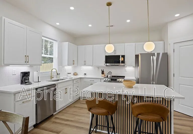 5 McDade St #A — Photo 9