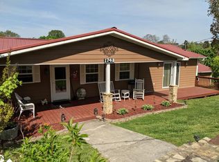 1748 Old Oak Grove Rd, Dandridge, TN 37725