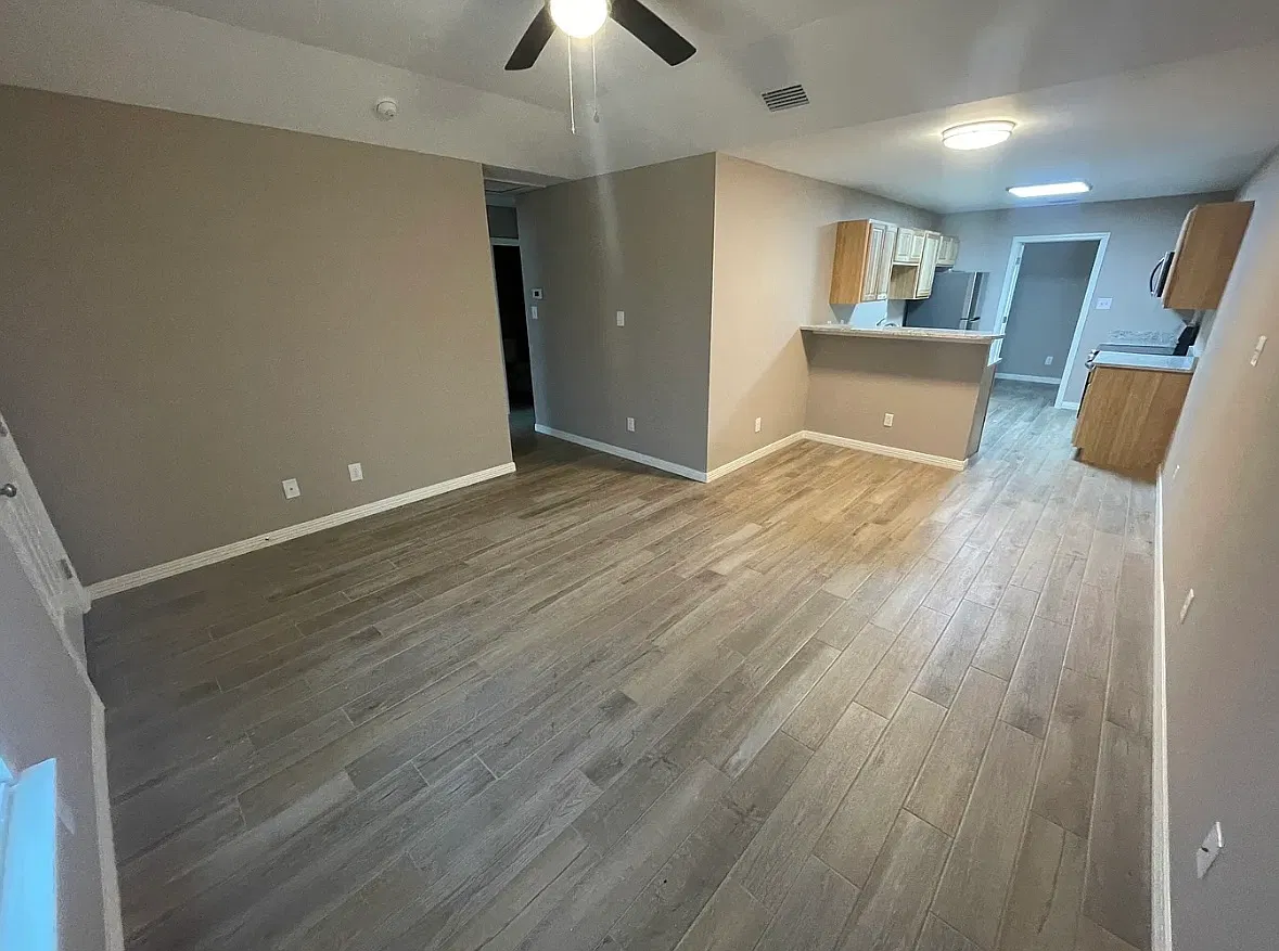 2 bed, 990 sqft, $1,450 — Photo 3