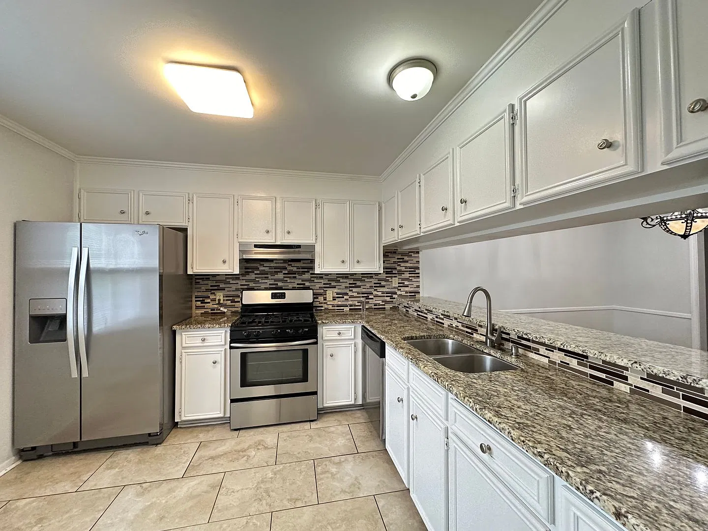 3 BR 2 1/2 BA Townhome with Community Pool — Photo 4