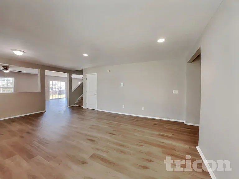 514 Kerriann Ln — Photo 3