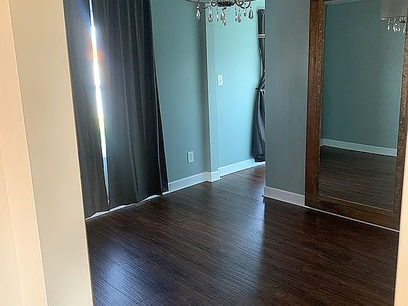4th image of 3914 Railroad Ave