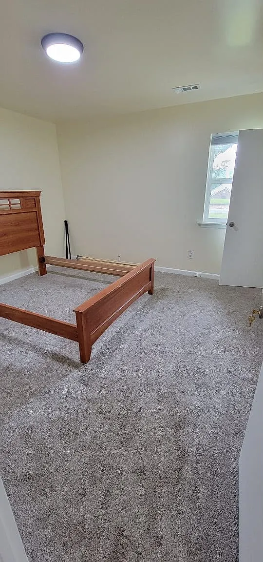 3 bed, 1.5 bath, 1176 sqft, $2,000 — Photo 2