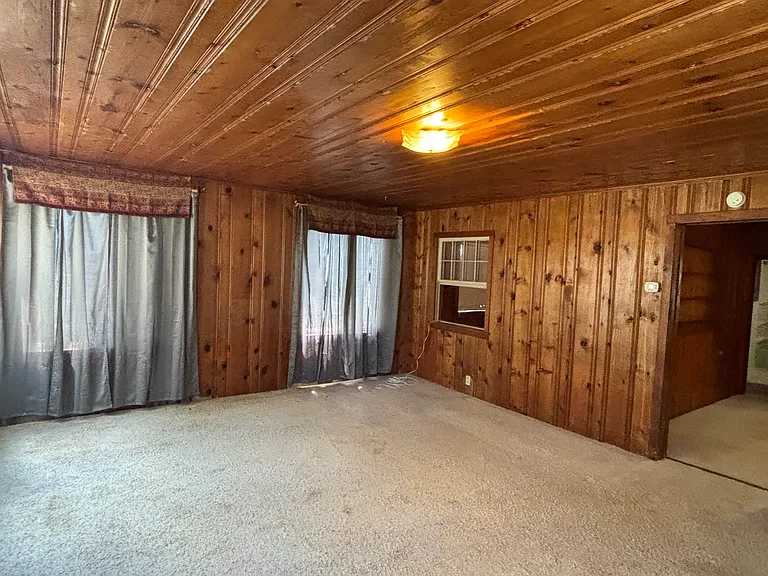 402 Hammond St — Photo 2