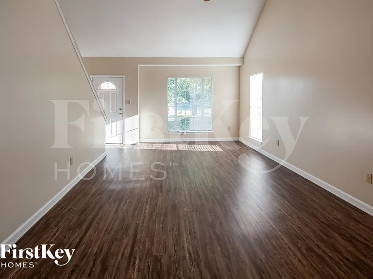 7435 Bridle Cv — Photo 2