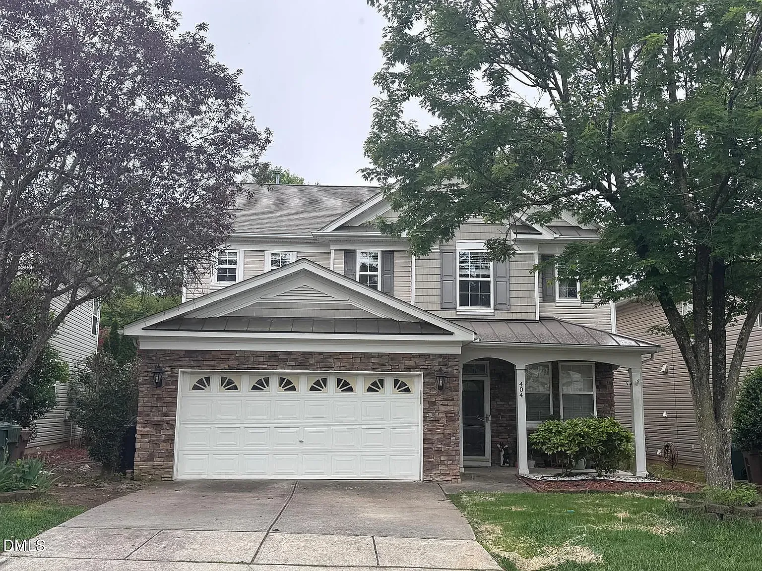 4 bed, 3.5 bath, 2900 sqft, $2,900 — Photo 1