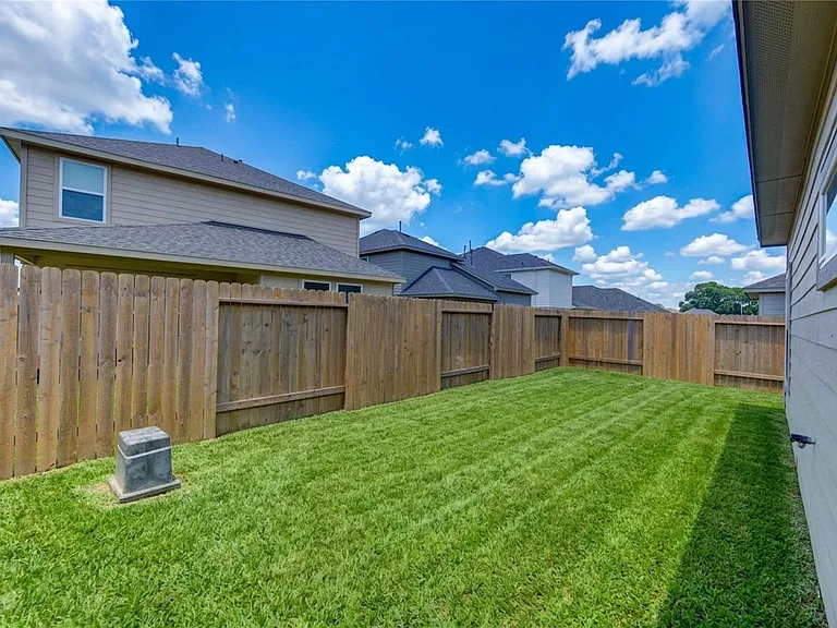 15318 Benson Landing Dr — Photo 31