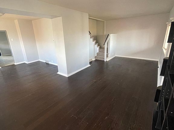 4th image of 1327 Greensburg Pike