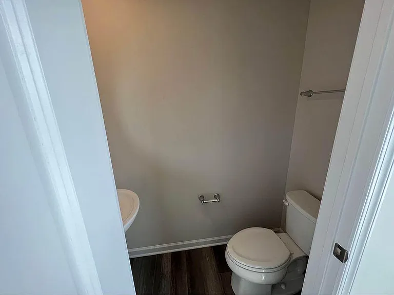 115 Butterfield Ave — Photo 16