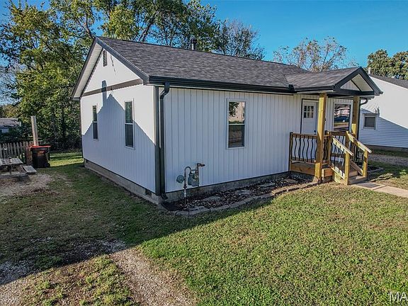 2nd image of 406 Perry St