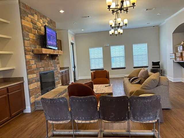Hampton Village — Photo 12