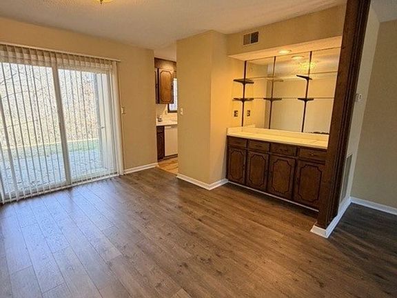 4th image of 309 Rock Knoll Dr
