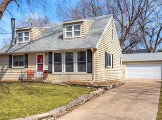 2413 Farwell Rd, Des Moines, IA 50317