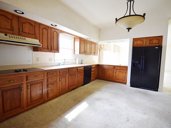 5th image of 6901 Lincoln Ave