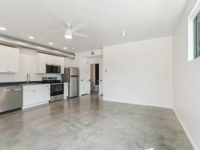 1540 NW 30th St — Photo 33