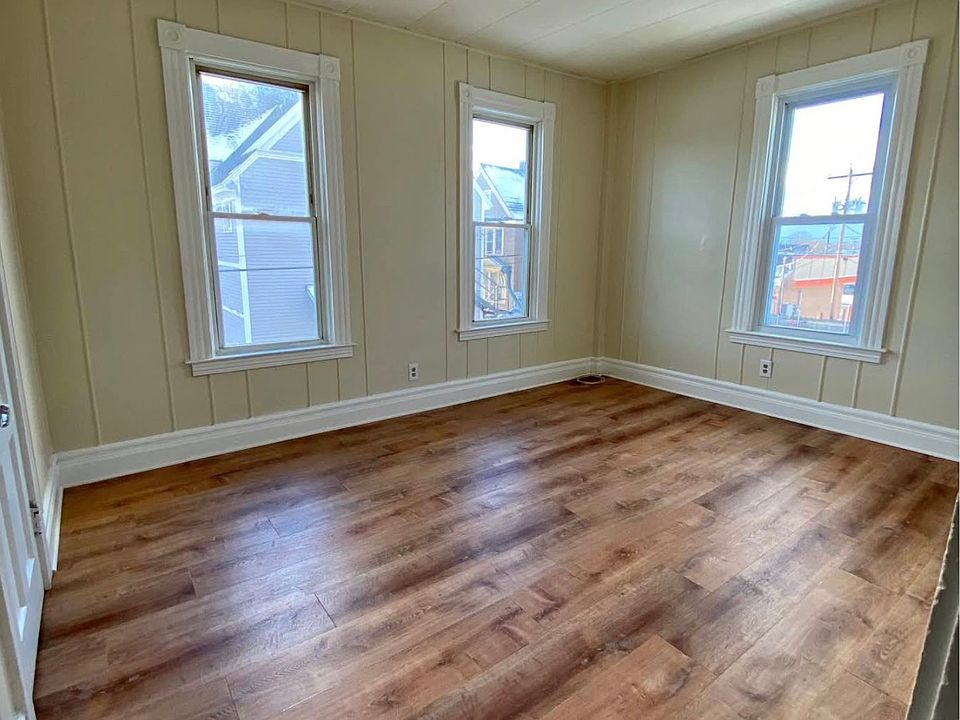1st image of 128-130 W Main St