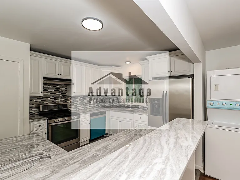 1455 Helen Ln SW — Photo 9