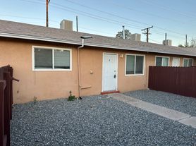 Renvoated & Move-in Ready 1 Bedroom Apartment In Edgecrest - Near UNM, 03