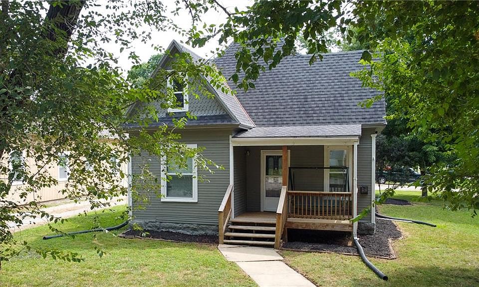 1st image of 843 S Sycamore St