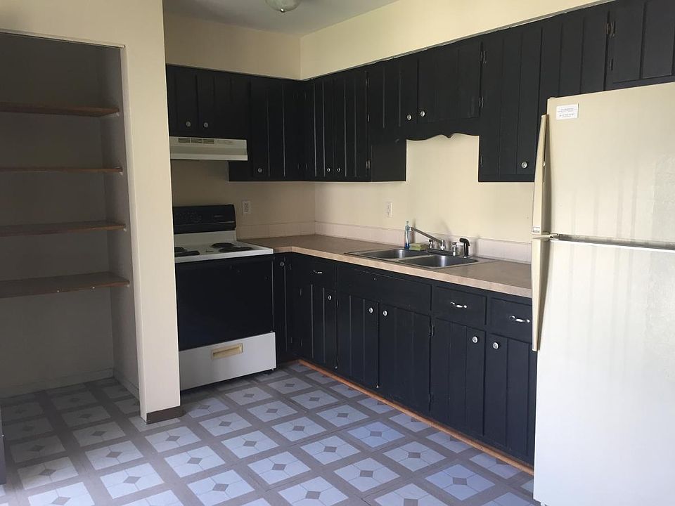 1st image of 425 Windsor Dr APT 3