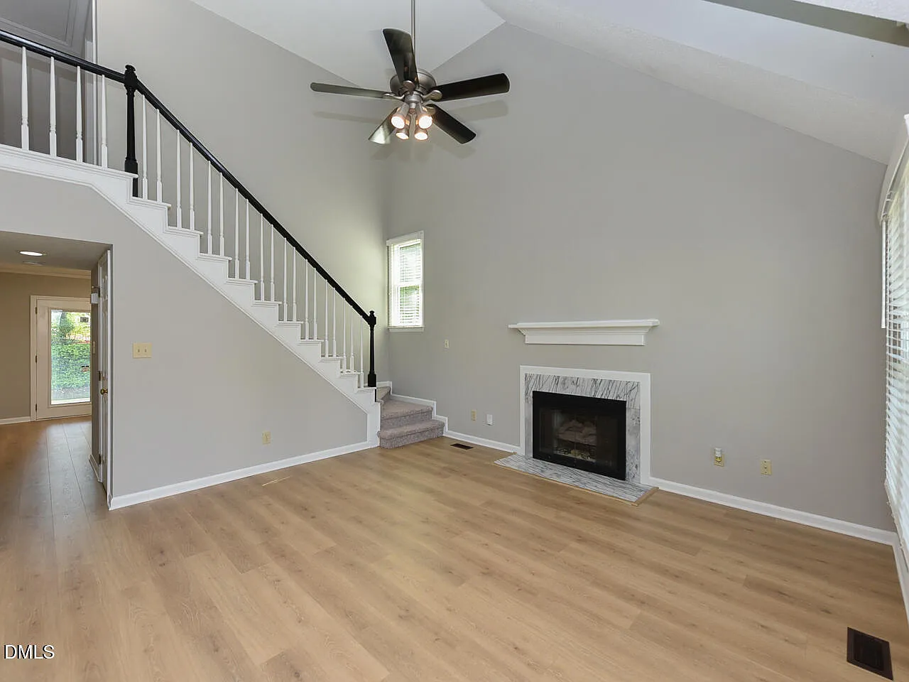3 bed, 2.5 bath, 1360 sqft, $2,100 — Photo 2