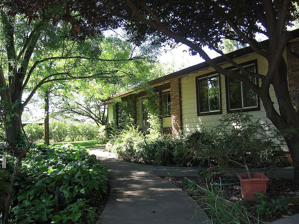 Beautiful home with in-law/guest quarters