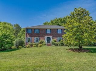 402 Winesap Rd, Roanoke, VA 24019