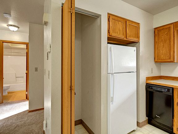 Wildwood Estates Apartments - Kitchen