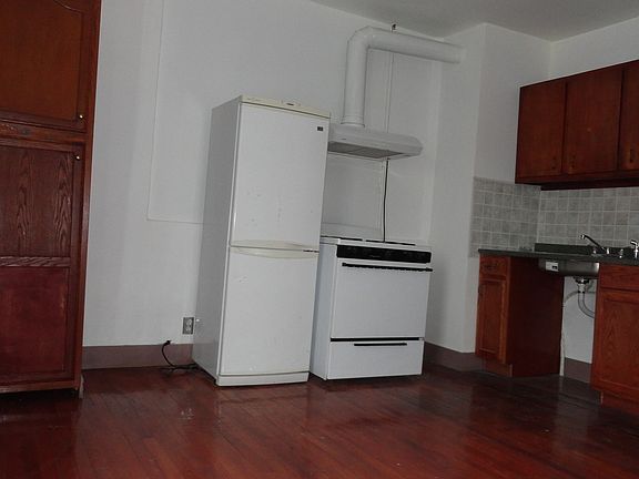 2nd image of 1121 Seymour Ave