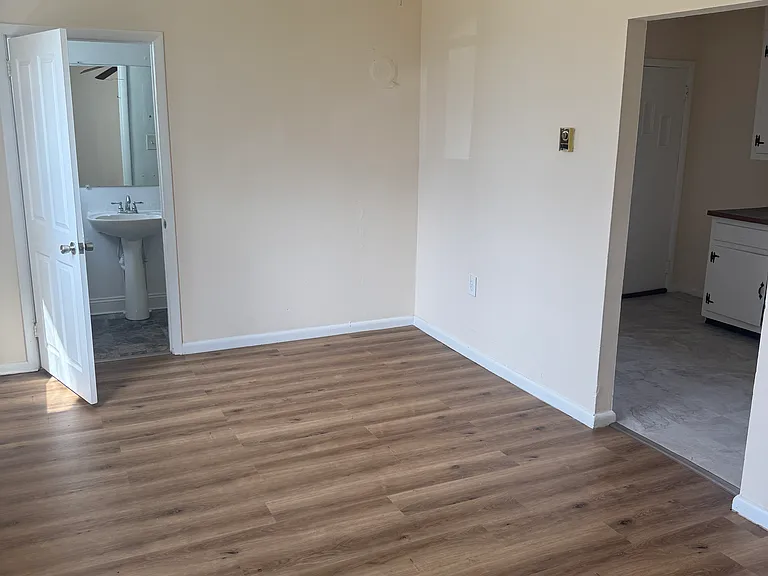 1533 Honeyville Rd #B — Photo 4