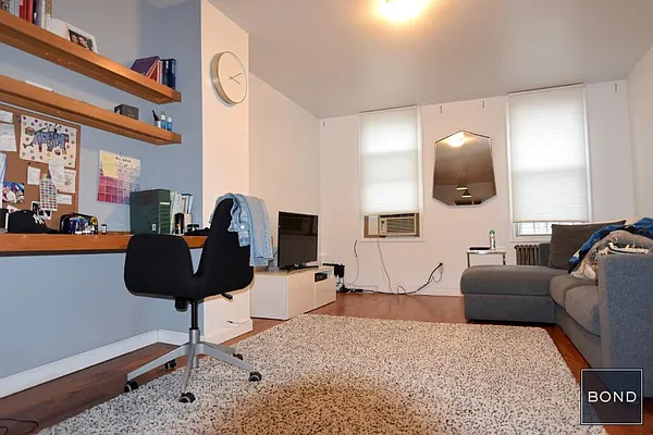 Rented by Bond New York | media 8