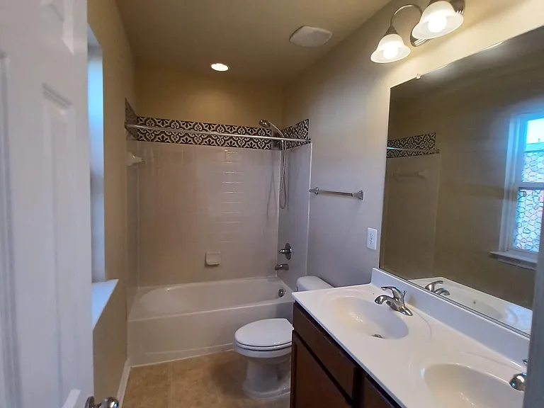 103 Argyle Ct #1 — Photo 12