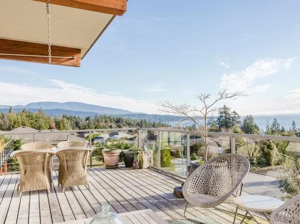 6260 Sunrise Blvd, Sechelt, BC V0N 3A7