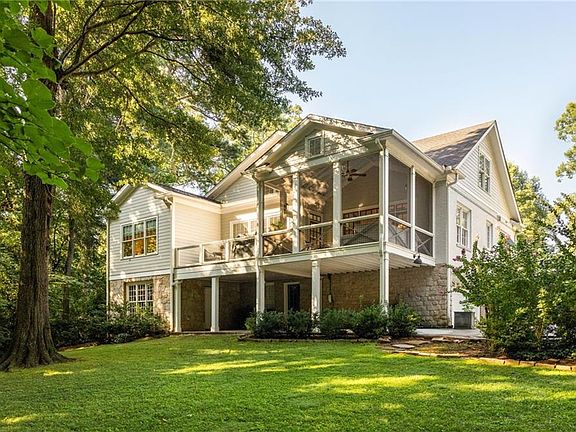 5th image of 373 Glenn Cir