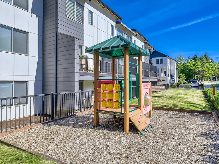 14715 Admiralty Way #B-7 — Photo 32