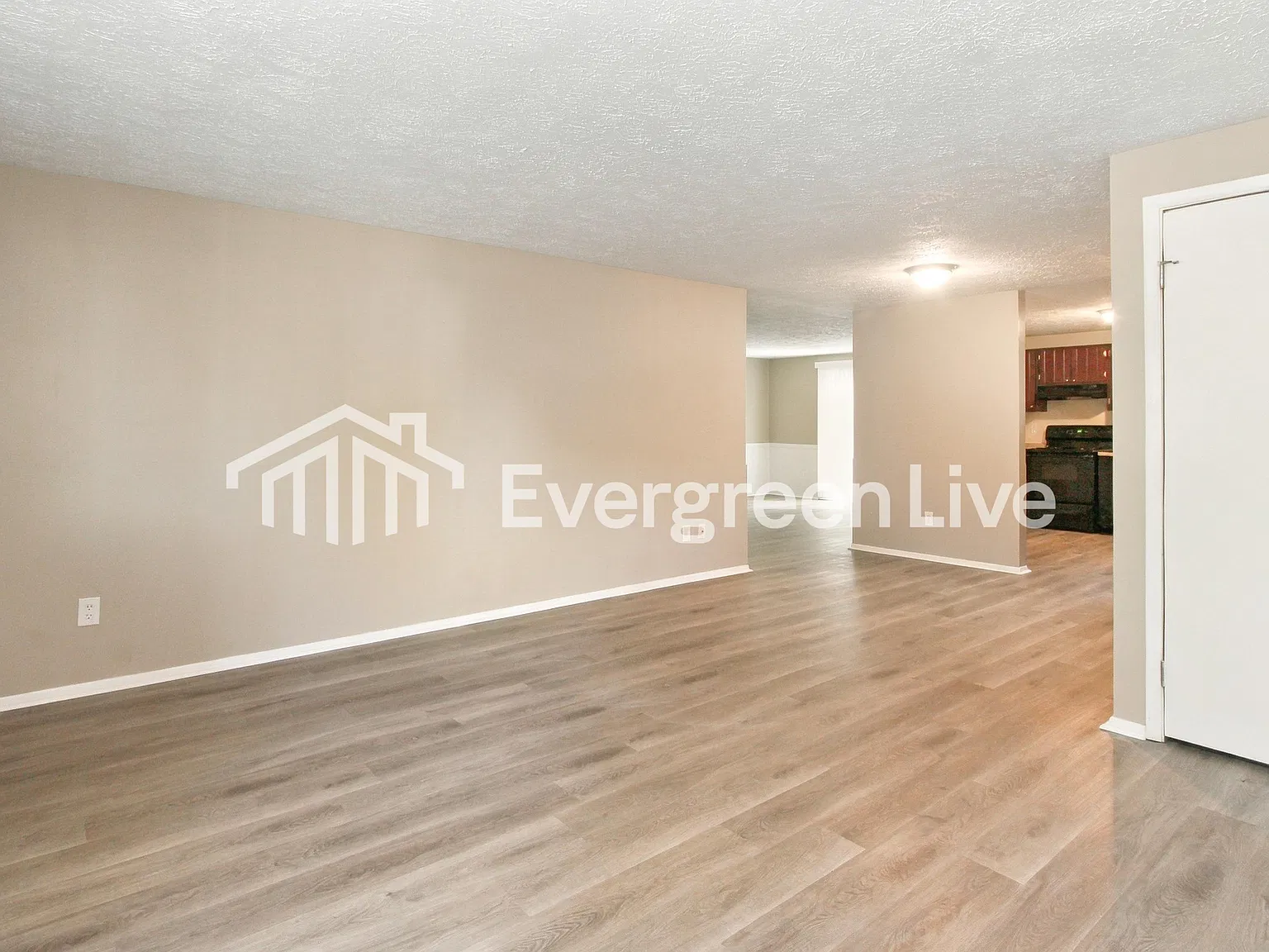 3 bed, 1.5 bath, 1244 sqft, $1,495 — Photo 3