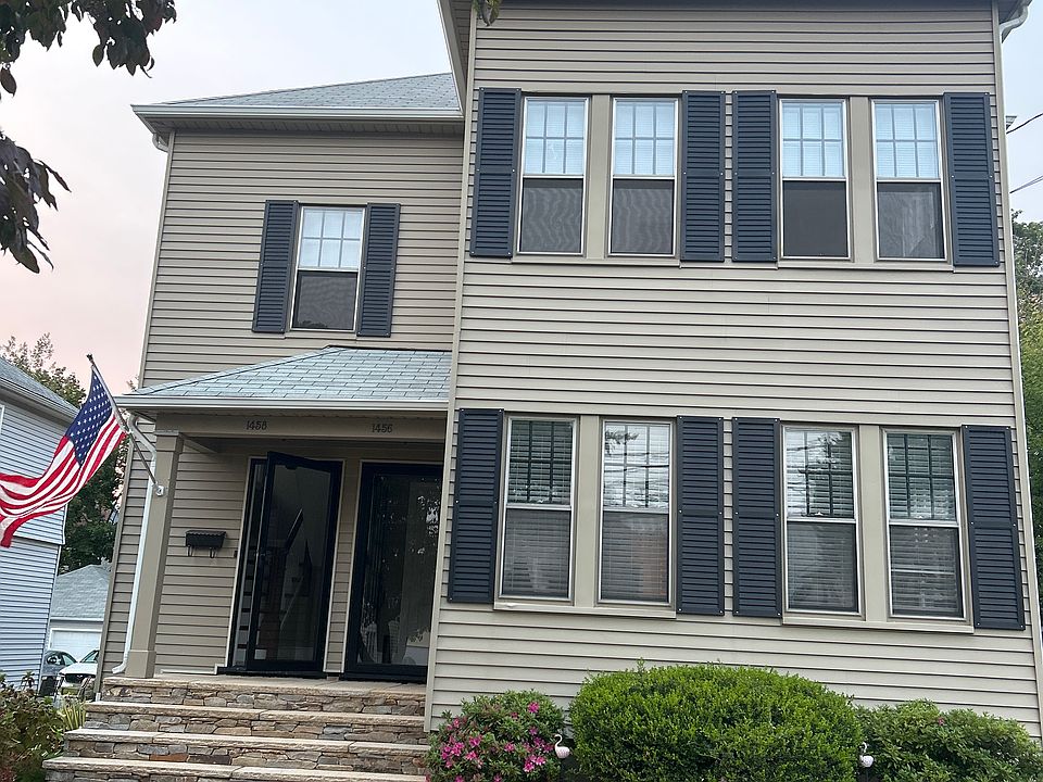 Front of house/ 2nd floor apartment 
Call phone number listed to schedule a showing