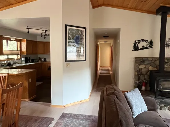 15250 Donnington Ln, Truckee, CA 96161