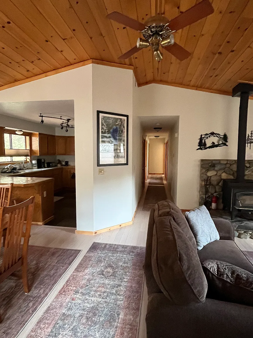 15250 Donnington Ln photo 1