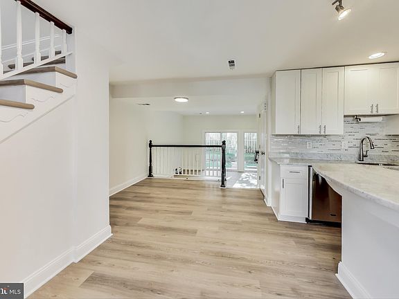 5th image of 8318 N Brook Ln