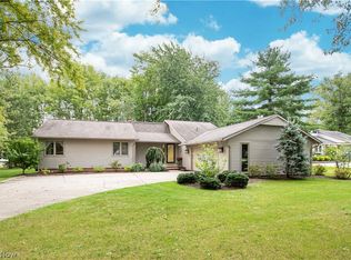 8915 Columbia Rd, Olmsted Falls, OH 44138